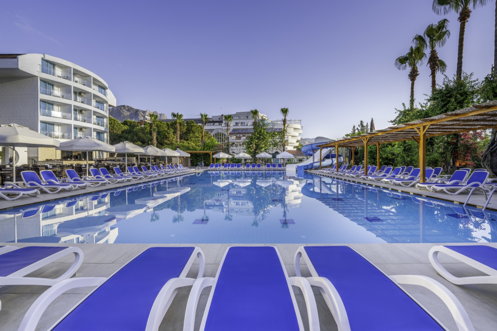 Παραθαλάσσιο Aparthotel στη Νήσο Τριζόνια